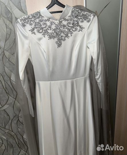 Платье на никах