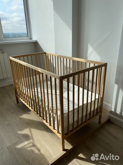 Детская кроватка IKEA с матрасом и бортиками