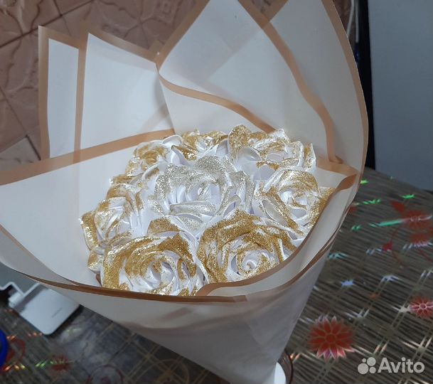 Розы из атласных лент