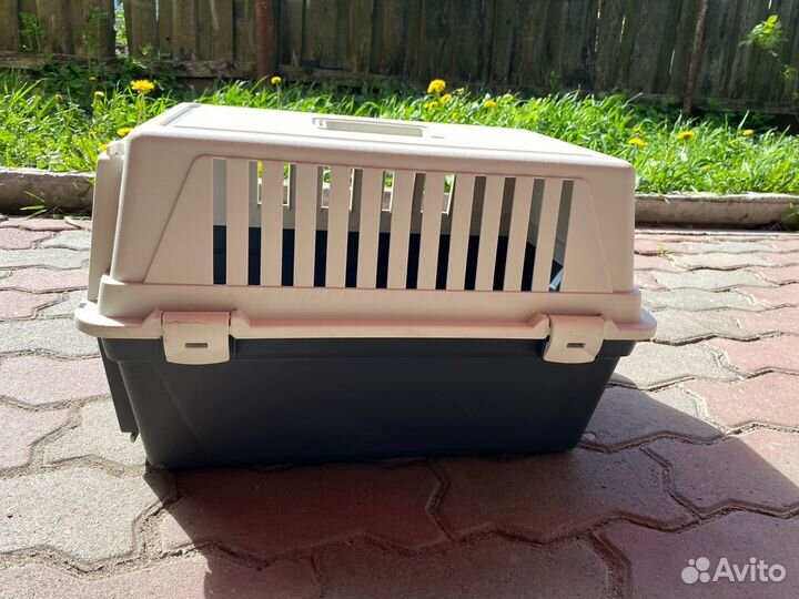 Пластиковая переноска для животных