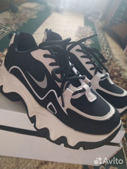 Кроссовки новые