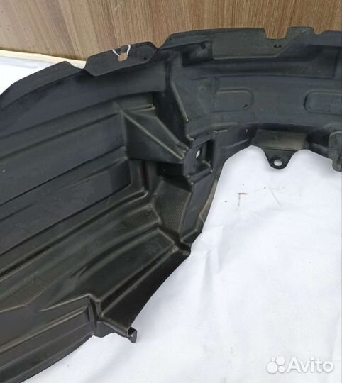 Подкрылок передний