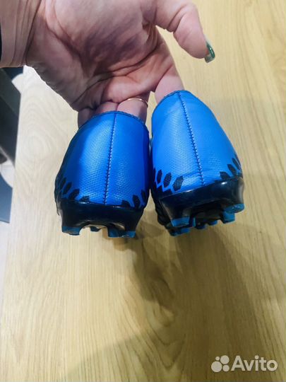 Детские футбольные бутсы