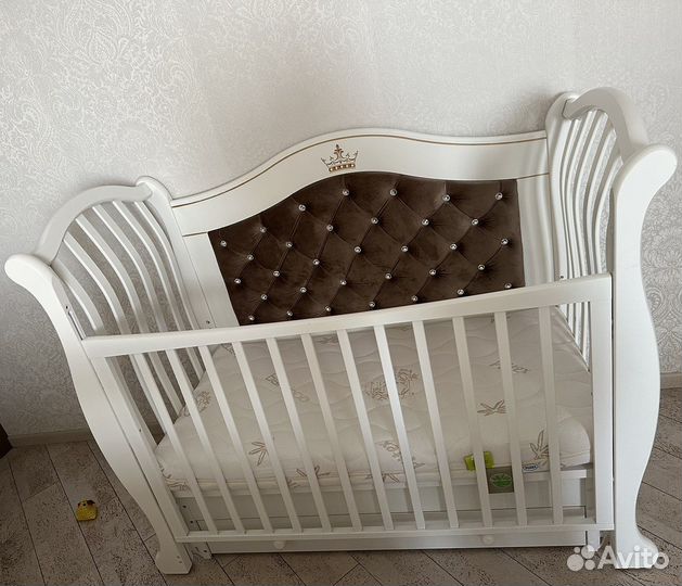 Детская кроватка с маятником Гандылян