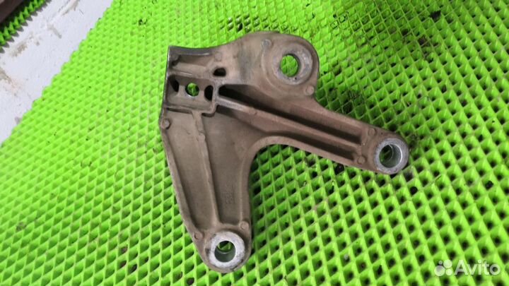 Кронштейн кпп Ford Focus 2