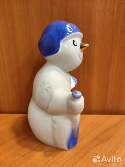 Статуэтка Снеговик хоккеист Известия