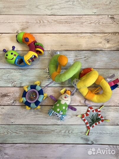 Подвеска на кроватку развивающая и гусеница в пода