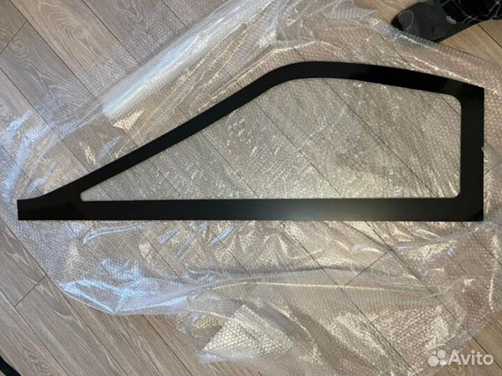 Стекло боковое правое форточка Caterpillar