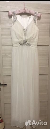 Белое длинное платье