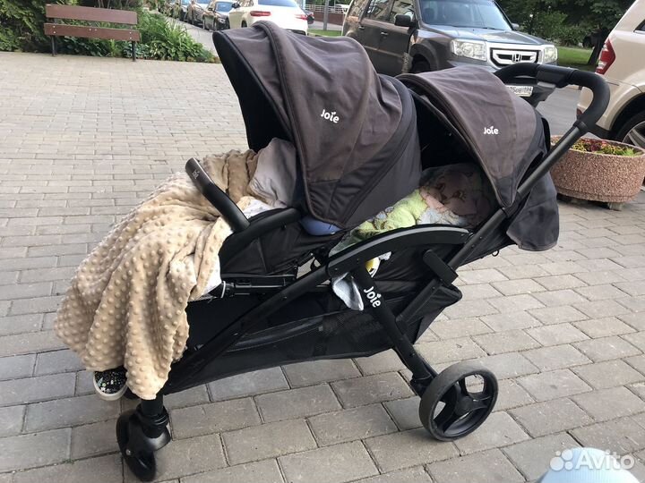 Коляска для двойни или погодок