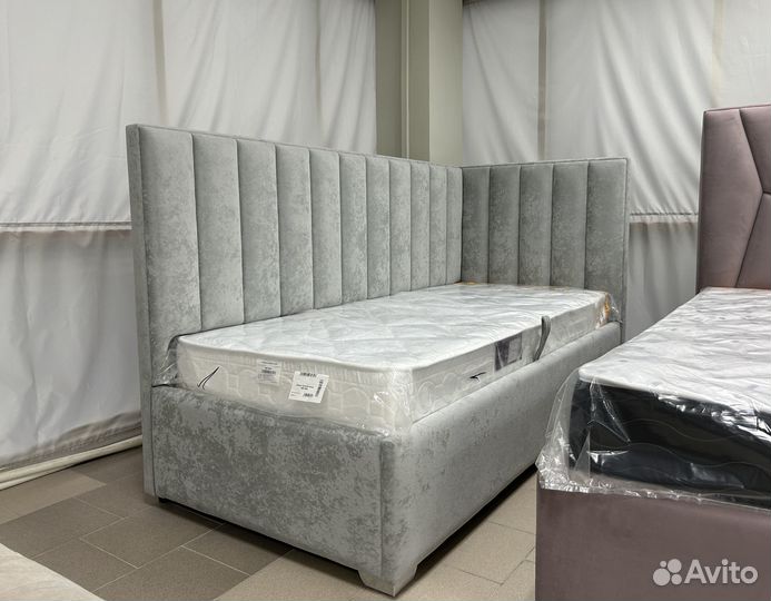 Детская кровать с боковой стенкой