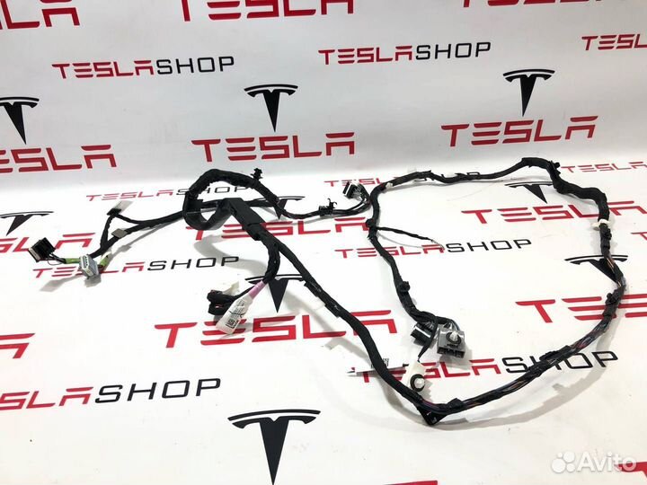 Электропроводка подъемной задней двери Tesla