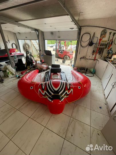 Водная летающая ватрушка