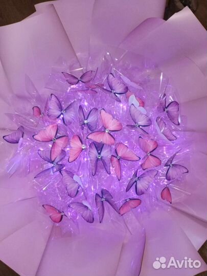 Красивые бабочки в букете в наличии