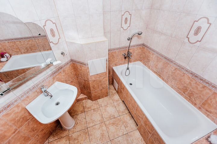 2-к. квартира, 65 м², 4/14 эт.