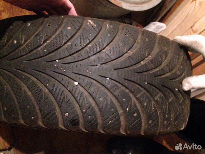 Goodyear UltraGrip Extreme 215/55 R16