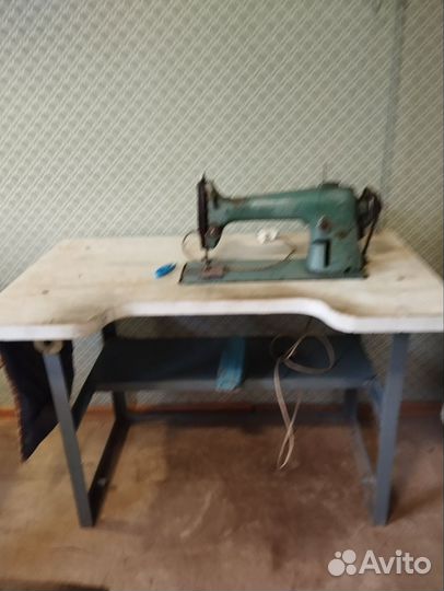 Швейная машинка 1022м