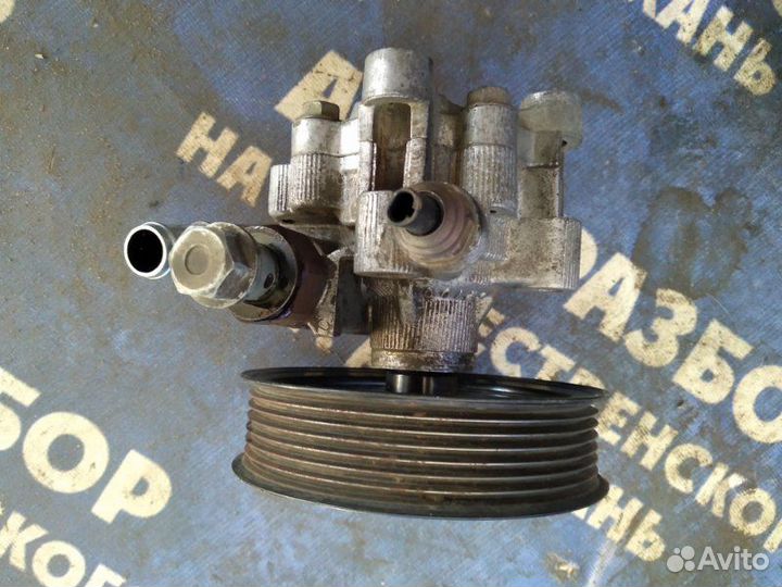 Гур. Toyota Noah минивен 1AZ-FSE 2004