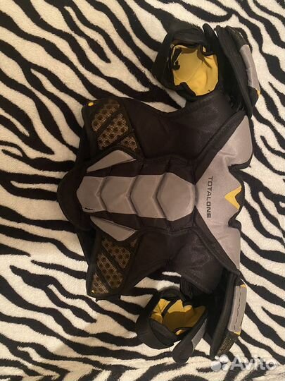 Нагрудник хоккейный jr m