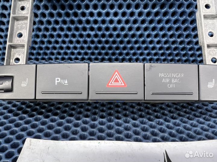 Рамка для магнитолы с кнопками VW Touareg GP