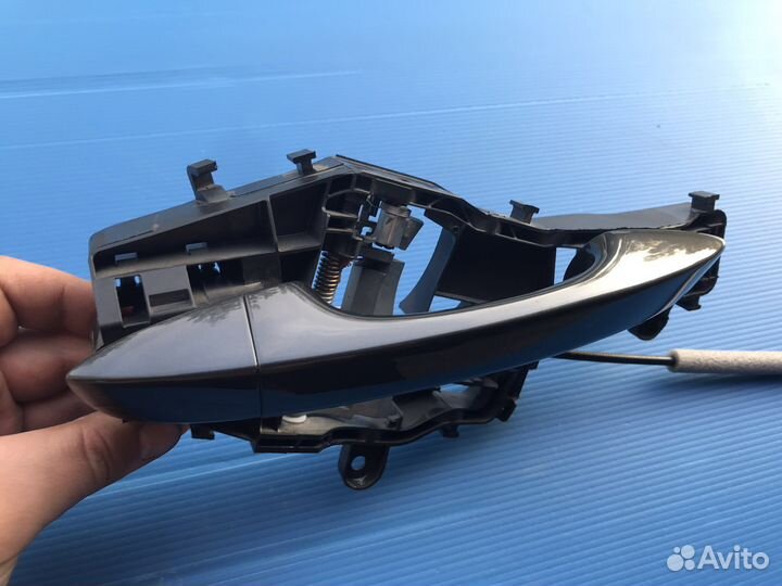 Правая ручка двери с кронштейном Passat B8