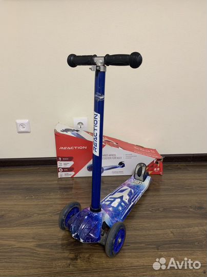 Детский трехколесный самокат Reaction