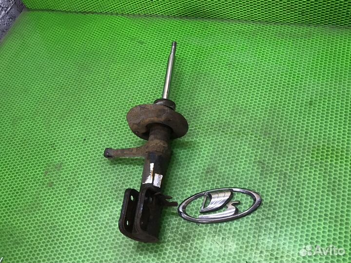 Передняя правая стойка калина2 Гранта