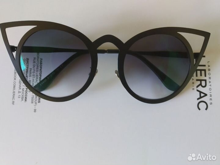 Солнцезащитные очки в модной оправе