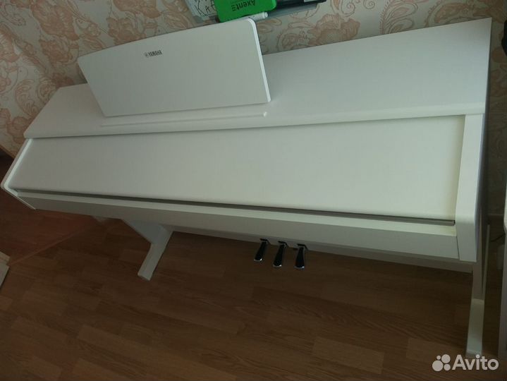 Продаётся электронное пианино Yamaha Arius YDP 144