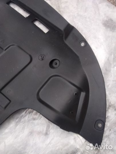 Hyundai ix35 Tucson пыльник двигателя