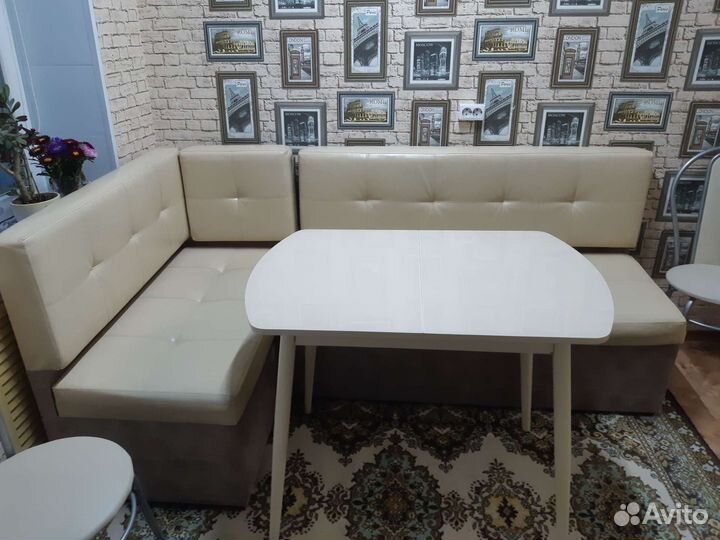 Кухонный уголок со спальным местом и стол расклад