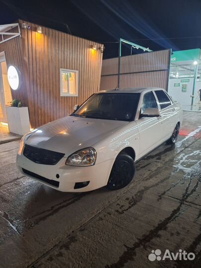 Капот на priora