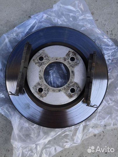 Передние тормозные диски на Nissan tiida б/у