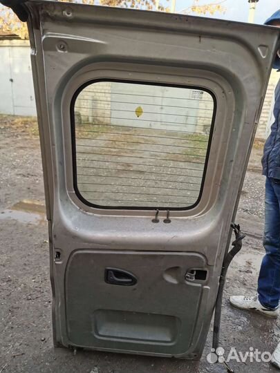 Дверь задняя левая Opel Vivaro