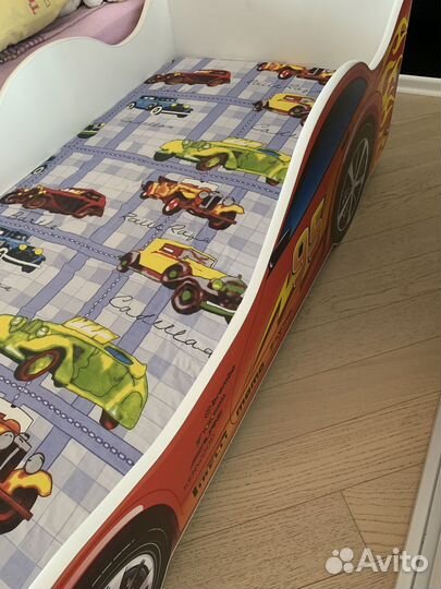 Детская кровать машина