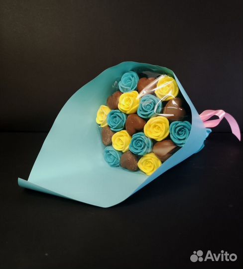 Шоколадные Розы и Сердца - 19 шт в Букете