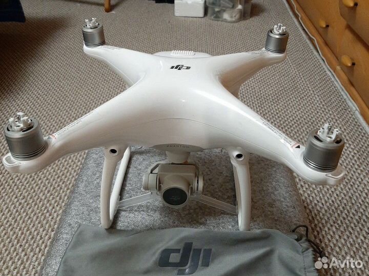 Квадрокоптер Phantom 4 про