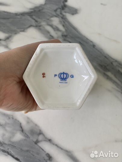 Фарфоровая ваза