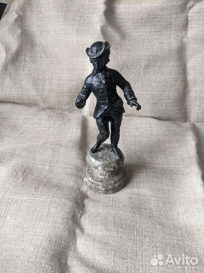 Статуэтка мальчик-паж