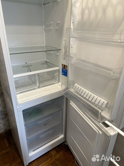 Холодильник indesit