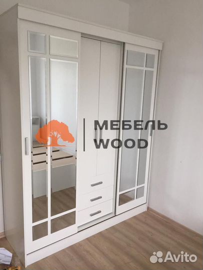 Шкаф с зеркалом