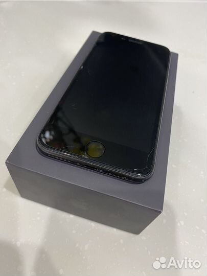 iPhone 8, 64 ГБ