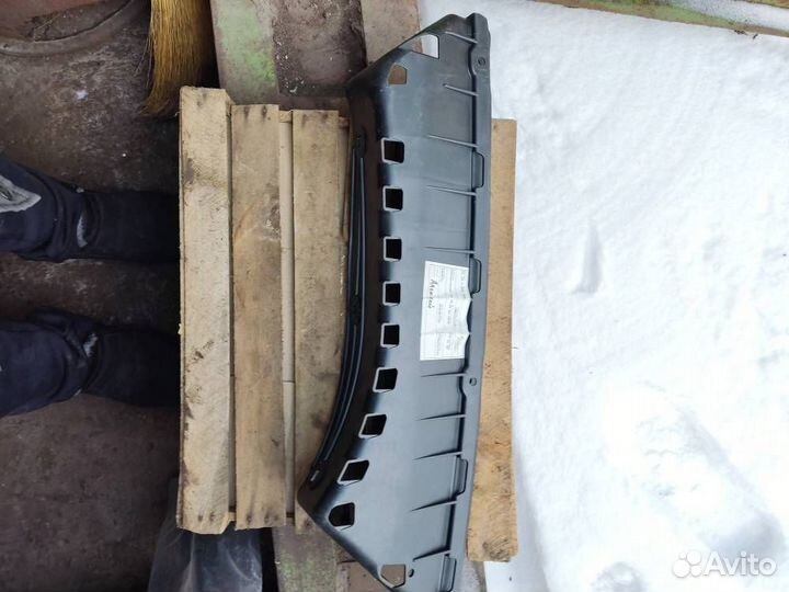 Направляющая ср. ниж зад.бампера 51127056388