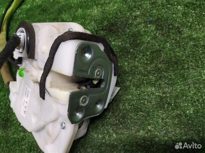 Замок двери передней правой Mazda 3 (BL) 2010