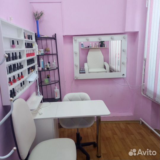 Маникюрный стол