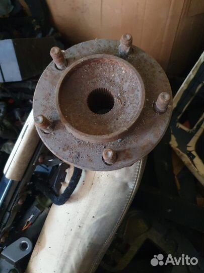 Ступица Toyota Land Cruiser 200 LX570 передняя