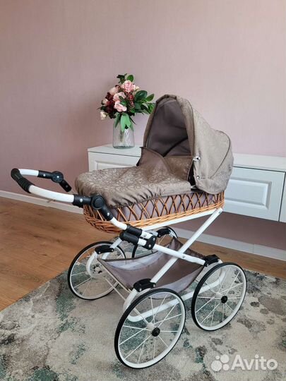 Кукольная винтажная коляска