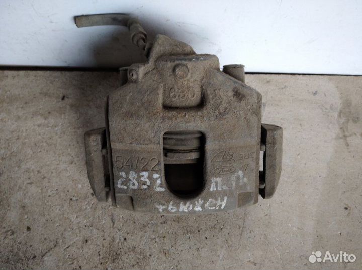 Суппорт передний правый Ford Fusion 2009