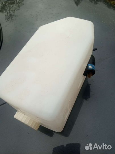 Бочок для омывания с моторчиком на форд