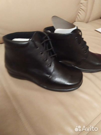 Ботинки женские 38 размера новые
